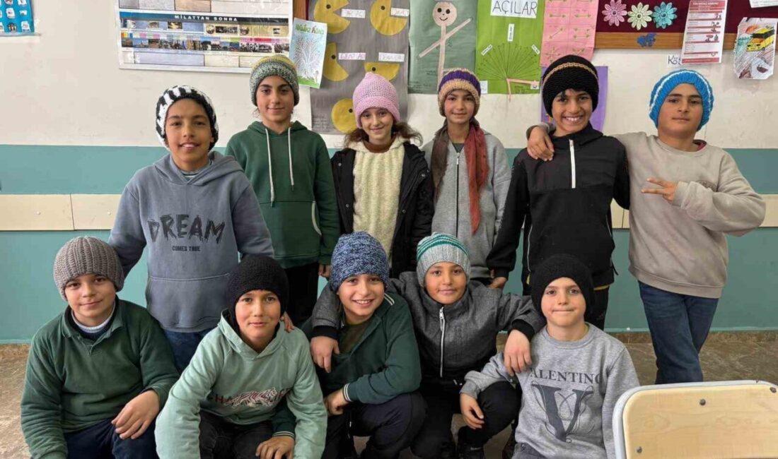 İzmir’in Foça ilçesinde yaşayan emekli öğretmenler ve akademisyenler tarafından tamamen