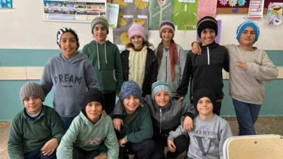 İzmir’in Foça ilçesinde yaşayan emekli öğretmenler ve akademisyenler tarafından tamamen