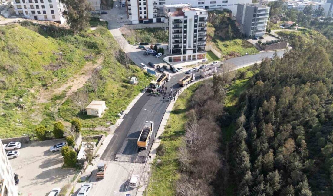 İzmir Büyükşehir Belediye Başkanı Dr. Cemil Tugay, Konak Gaziler Caddesi