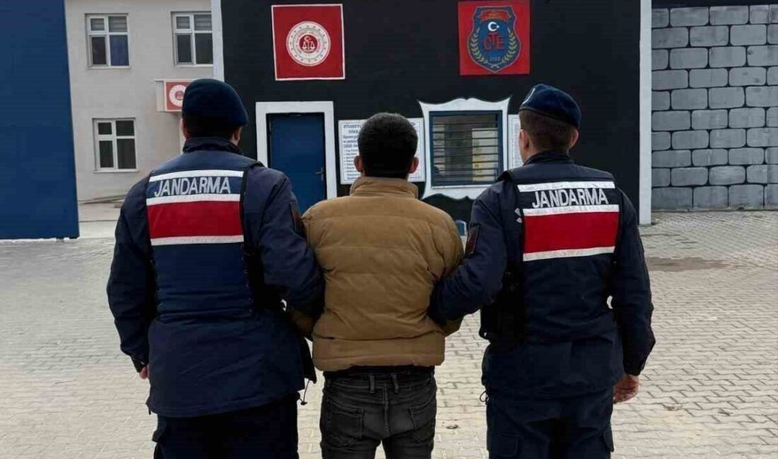Afyonkarahisar’da jandarma tarafından gerçekleştirilen denetimlerde çeşitli suçlardan aranan 50 kişi