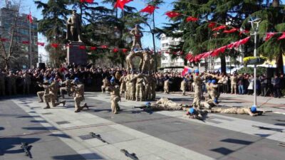 Trabzon’un kurtuluşunun 108. yıl dönümü dolayısıyla Jandarma Mehteran Komutanlığı ve