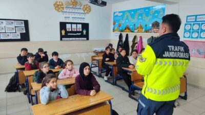 Afyonkarahisar’da Jandarma ekipleri tarafından öğrenci ve öğretmenlere yönelik trafik güvenliği