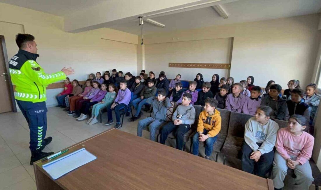 Afyonkarahisar’da jandarma tarafından bin 100 öğrenci ve vatandaşa trafik eğitimi