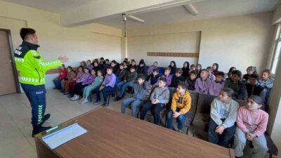 Afyonkarahisar’da jandarma tarafından bin 100 öğrenci ve vatandaşa trafik eğitimi