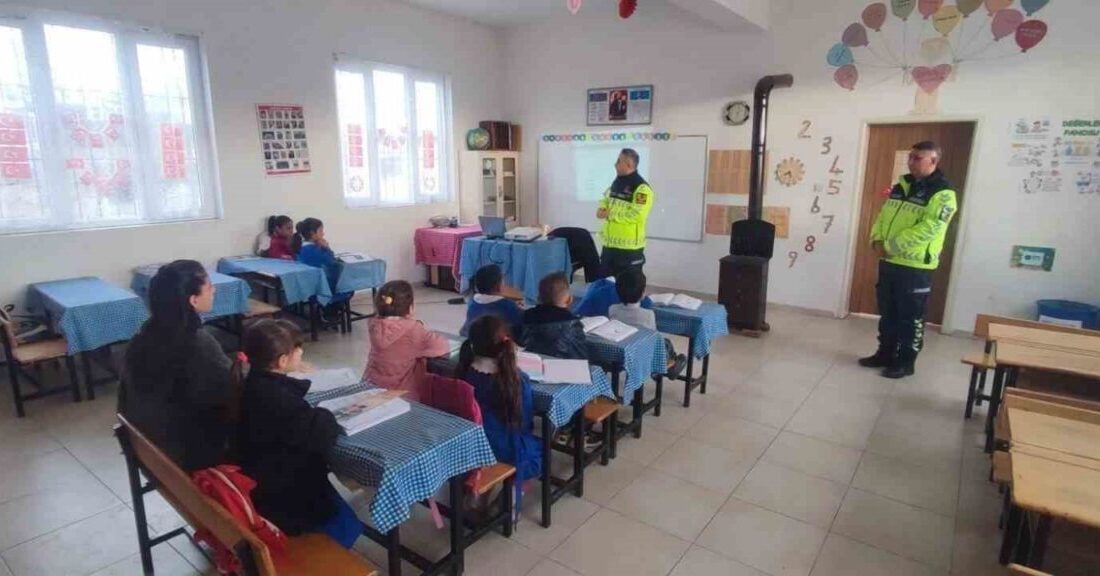 Kilis’te trafik jandarması timleri, öğrenci güvenliği için okul servis araçlarını