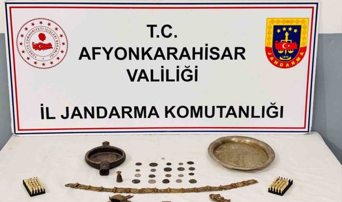 Afyonkarahisar’da jandarma tarafından bir adrese yapılan baskında 24 adet tarihir