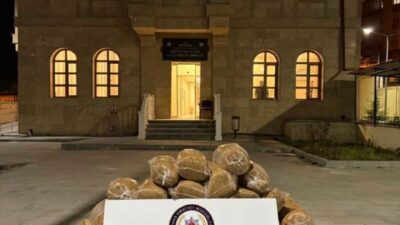 Şüphe üzerine durdurulan aracın arka koltukları ve bagaj kısmına yüklenmiş