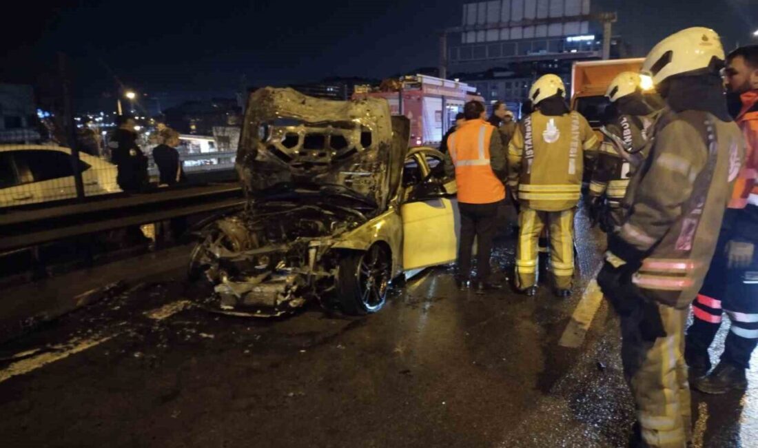 Kadıköy Koşuyolu mevkiinde seyir halindeki bir otomobil bir anda alevlere