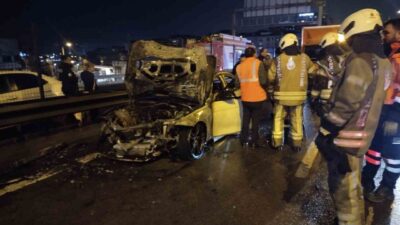 Kadıköy Koşuyolu mevkiinde seyir halindeki bir otomobil bir anda alevlere