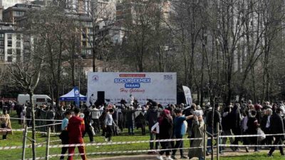 Kağıthane Belediyesi tarafından düzenlenen şölende 30 bin vatandaşa sucuk ekmek