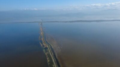 Kahramanmaraş’ta etkili olan sağanak nedeniyle Türkoğlu ilçesindeki binlerce dönüm tarım