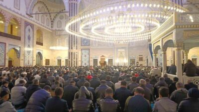 Kahramanmaraş’ta on bir ayın sultanı Ramazan ayının ilk teravih namazı