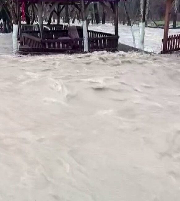 Kahramanmaraş’ta etkili olan sağanak yağış nedeniyle dereler taştı. Kahramanmaraş’ta dün