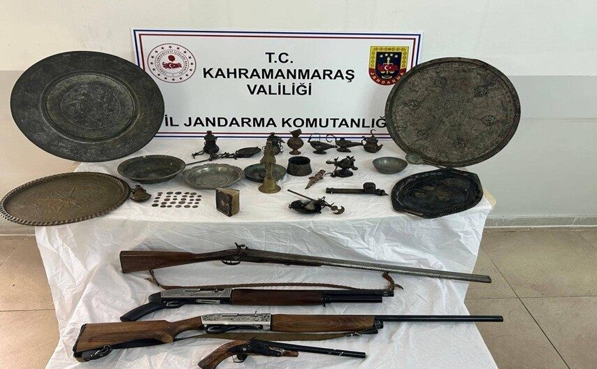 Kahramanmaraş’ta düzenlenen operasyonda tarihi değer taşıdığı değerlendirilen çeşitli objeler ele