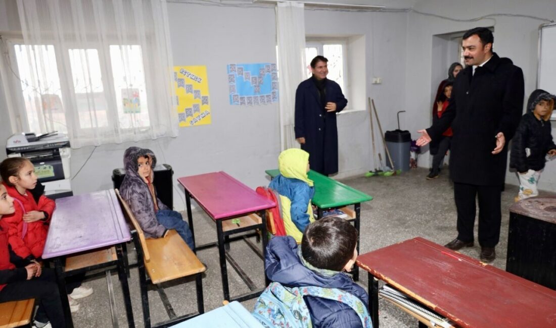 Adıyaman’ın Kahta Kaymakamı Muhammed Usame Soysal, Ballı Köyü’nü ziyaret ederek