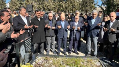 Adıyamanlı sanatçı Kahtalı Mıçe, ölümünün 1. yıl dönümünde kabri başında