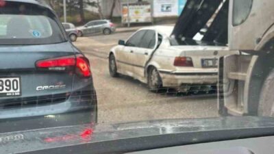 Eskişehir’de kırmızı ışıkta durmak için fren yapan kamyonun kasasındaki demirler