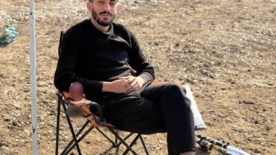 Hatay’da kamyonetle çarpışarak savrulan motosikletin 25 yaşındaki sürücüsü hayatını kaybetti.