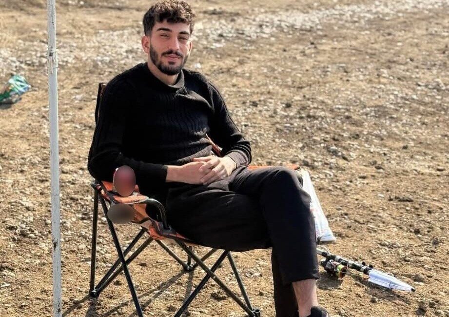 Hatay’da kamyonetle çarpışarak savrulan motosikletin 25 yaşındaki sürücüsü hayatını kaybetti.