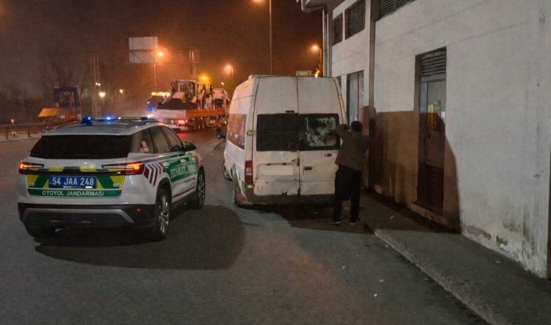 Anadolu Otoyolu Sakarya geçişinde durdurulan kamyonetin kasasında gerekli kesim raporu