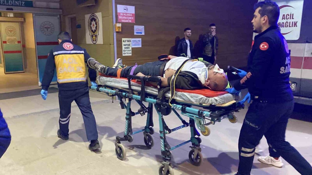 Bursa’nın İnegöl ilçesinde meydana gelen olayda kamyonun kasasından düşen işçi