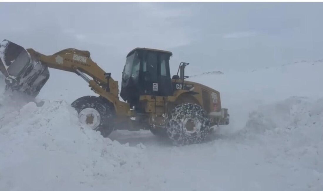 Ağrı’nın Patnos ilçesinde kar kalınlığı yer yer 2 metreyi bulurken,
