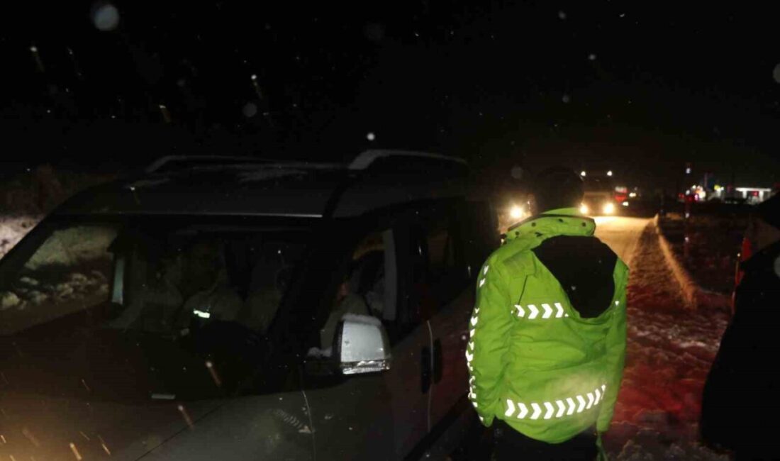 Erzincan’da kar ve tipi nedeniyle üç ana güzergah ulaşıma kapatıldı.
