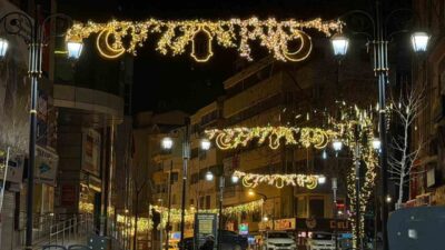 Karabük’te Ramazan ayı, ana caddelerde yapılan ışıklandırma çalışmalarıyla karşılandı. Kent