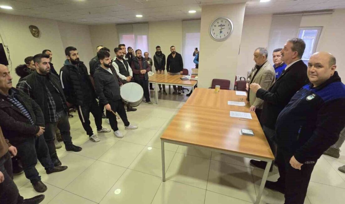 Karabük’te Ramazan ayında mahallelerde görev yapacak 55 davulcuya yaka kartları