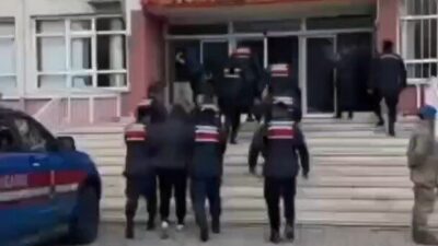Aydın’ın Karacasu ilçesinde uyuşturucu madde ticaretine yönelik düzenlenen operasyonda 3