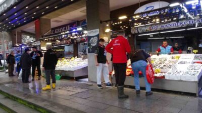 Karadeniz’de sezonun sonuna yaklaşılırken beklenmedik bir hamsi bolluğu yaşanıyor. Şubat