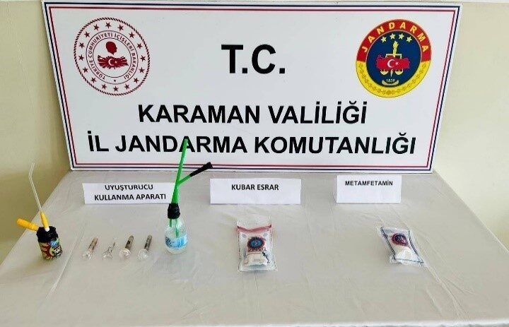 Karaman’da jandarma ekiplerince gerçekleştirilen uygulamalarda uyuşturucu maddeler ile çeşitli kazı