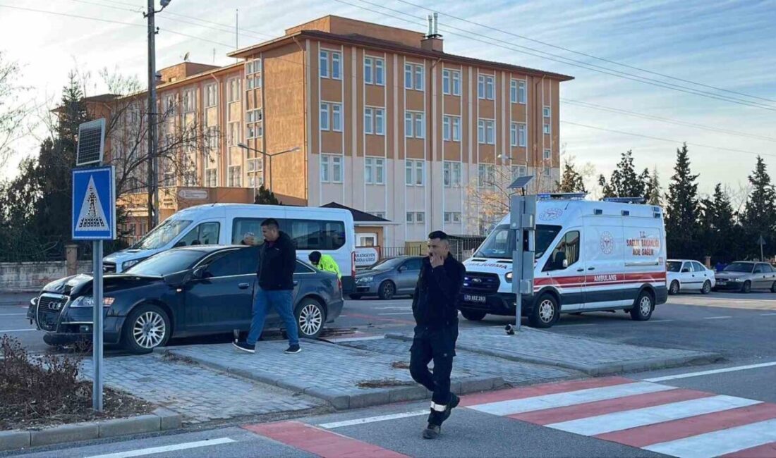 Karaman’da iki otomobilin çarpışması sonucu meydana gelen trafik kazasında 1