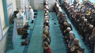 Karaman’da Ramazan ayının başlamasıyla birlikte vatandaşlar ilk teravih namazı için