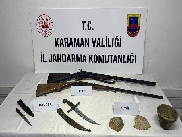 Karaman’da jandarma ekiplerince gerçekleştirilen uygulamalarda uyuşturucu maddeler ve tarihi eserler