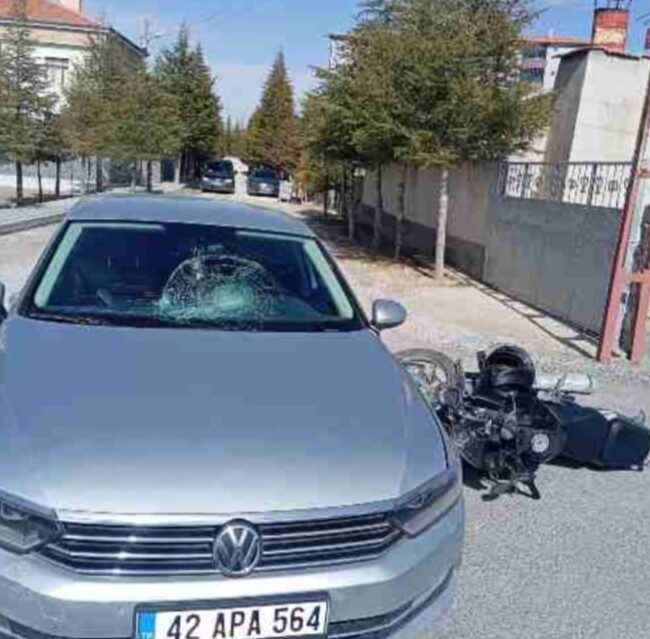 Konya’nın Karapınar ilçesinde otomobil ile motosikletin çarpışması sonucu motosiklet sürücüsü