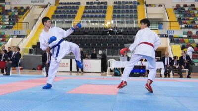Balıkesir Şehit Turgut Solak Spor Salonu’nda düzenlenen Okul Sporları Karate