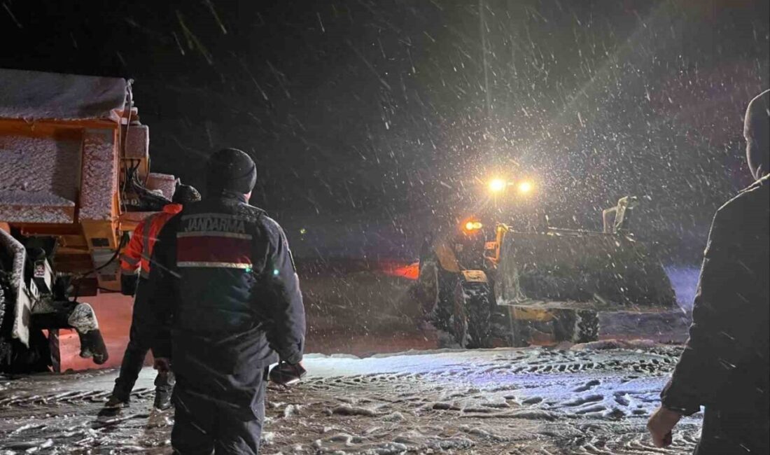 Yozgat’ta etkili olan kar yağışı sonrası Jandarma ekipleri harekete geçti.