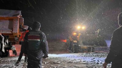 Yozgat’ta etkili olan kar yağışı sonrası Jandarma ekipleri harekete geçti.