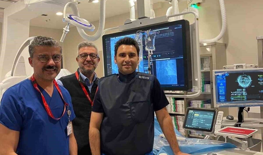 Bodrum Memorial Hastanesi Kardiyoloji Bölümü uzmanları Dr. Yücel Uzun, Doç.