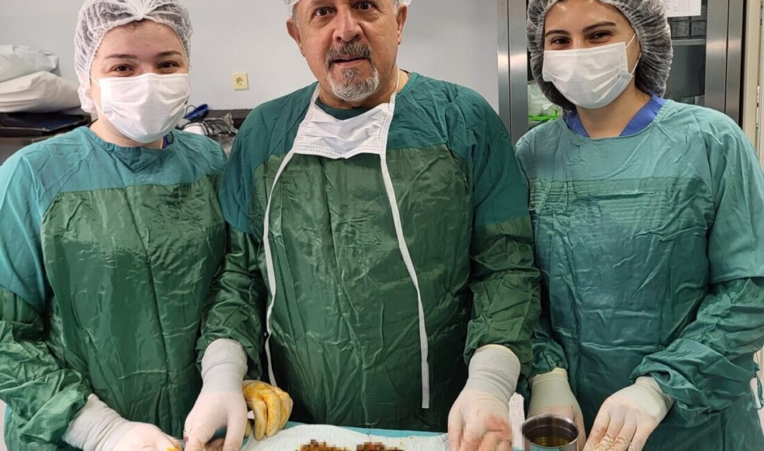 Manisa’nın Salihli ilçesinde karın ağrısı şikayetiyle hastaneye başvuran yaşlı kadının