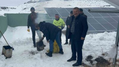 Kars’ta köylüler, dondurucu soğuklar ve yoğun kar yağışı sonrası içme
