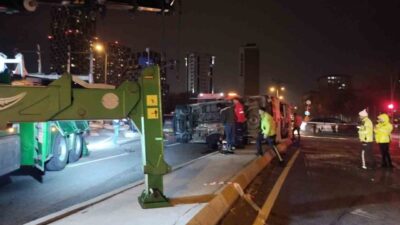 İstanbul Kartal’da hasta taşıyan ambulans ile bir cipin kavşakta çarpışması