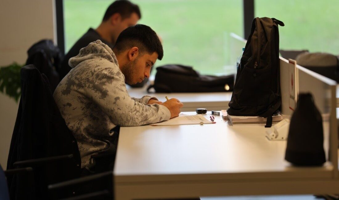 Kartepe Belediyesi bünyesinde hizmet veren Kartepe Kent Kütüphanesi, yarıyıl tatilinde