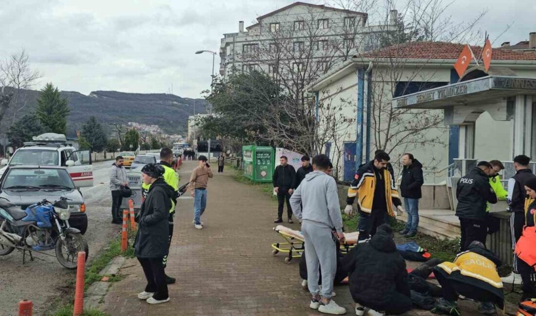 Kastamonu’nun Cide ilçesinde otomobil ile motosikletin çarpıştığı kazada 2 kişi