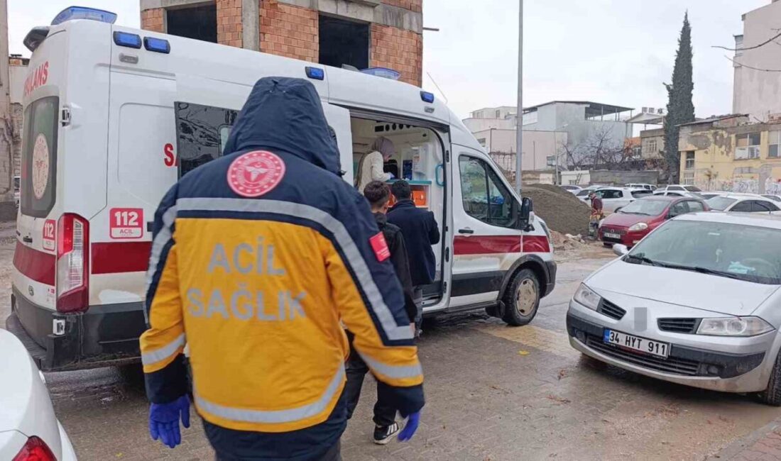 Adıyaman’da bacağından bıçaklanan bir genç yaralanarak hastaneye kaldırıldı. Edinilen bilgilere