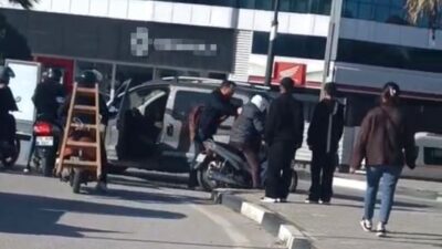 Manisa’nın Turgutlu ilçesinde kavşakta motosikletli ile otomobil sürücüsü arasında geçiş