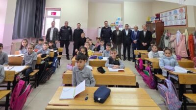 Adıyaman’ın Kahta Kaymakamı Kadir Algın, Gölkent İlkokulu ve Ortaokulunu ziyaret