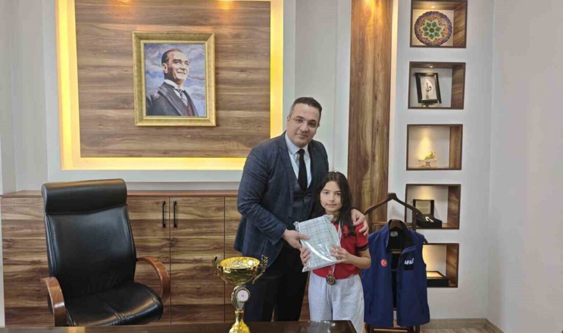 Manisa’nın Sarıgöl ilçesinde Kaymakam Halil Dalak, Okul Sporları Muay Thai