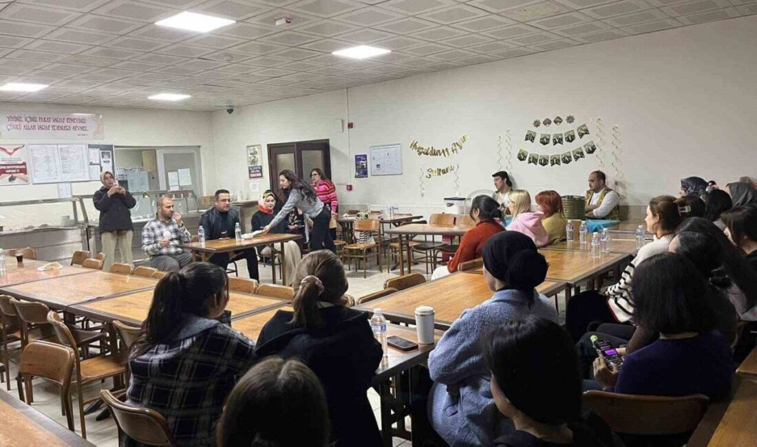 Sarıgöl Kaymakamı Halil Dalak, eşi Ayfer Dalak ile birlikte KYK